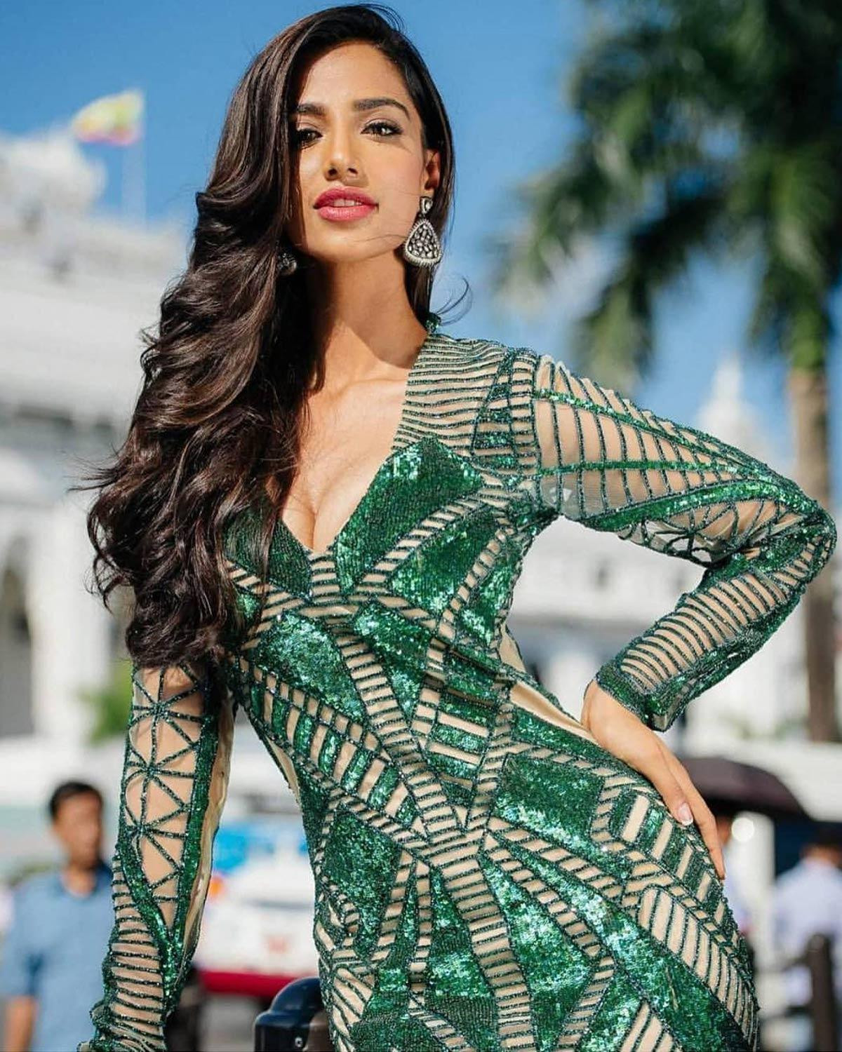 Người đẹp Meenakshi Chaudhary - Á hậu 1 Miss Grand International 2018 là chủ nhân của danh hiệu Hoa hậu đẹp nhất thế giới - Miss Grand Slam năm 2018. Mỹ nhân sinh năm 1997 sở hữu số điểm 81, vượt qua cả Hoa hậu Hoàn vũ 2018 Catriona Gray và Vanessa Ponce de Leon - chủ nhân vương miện Hoa hậu Thế giới 2018.