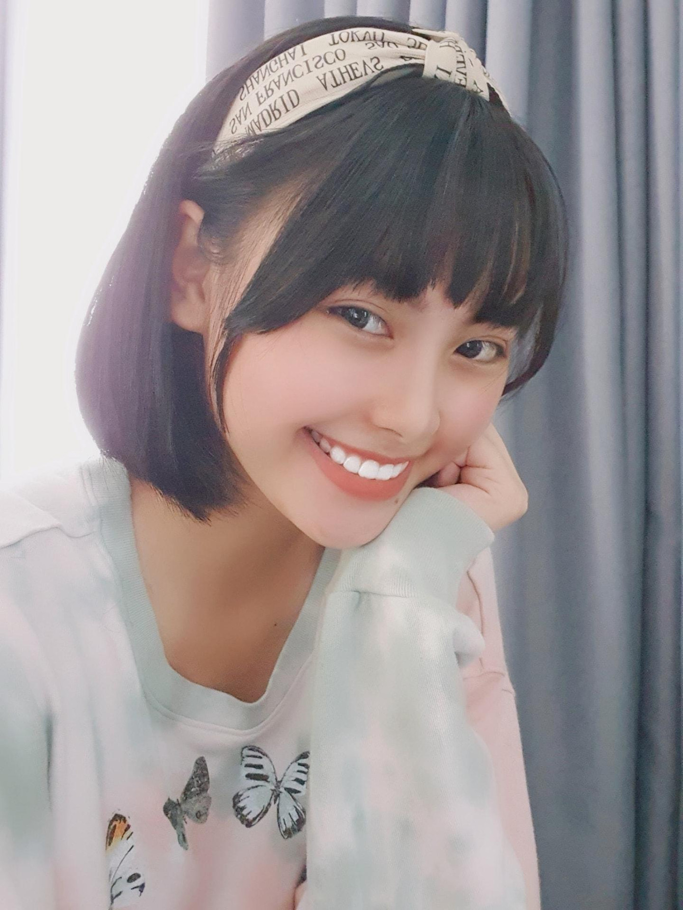 Người đẹp biển HHVN 2016 Đào Thị Hà nhí nhảnh với style đáng yêu.