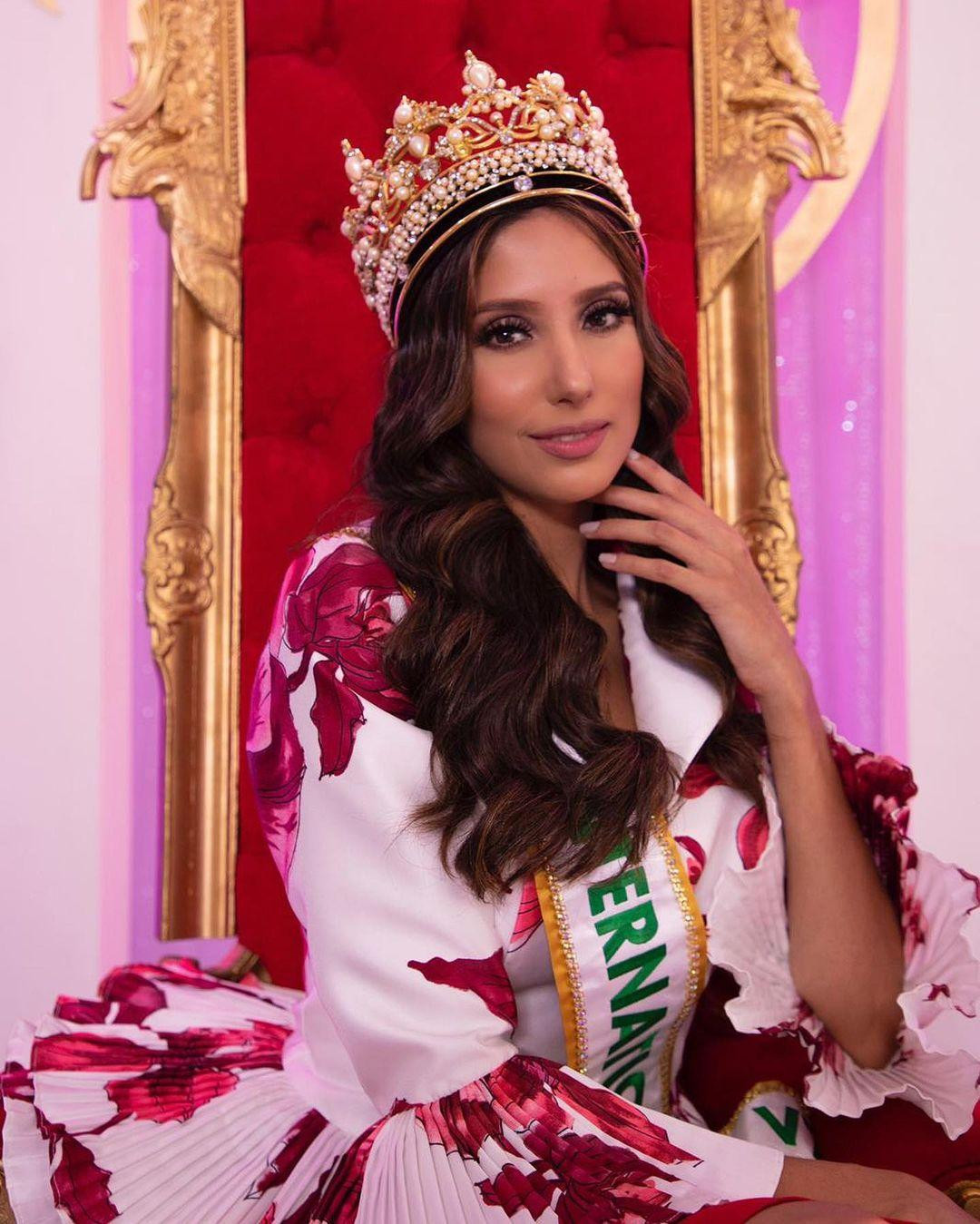 Isbel Parra là đại diện cho Venezuela tại đấu trường Hoa hậu Quốc tế 2021. Mỹ nhân Venezuela được nhiều người kỳ vọng sẽ làm nên chuyện tại đấu trường nhan sắc quốc tế.