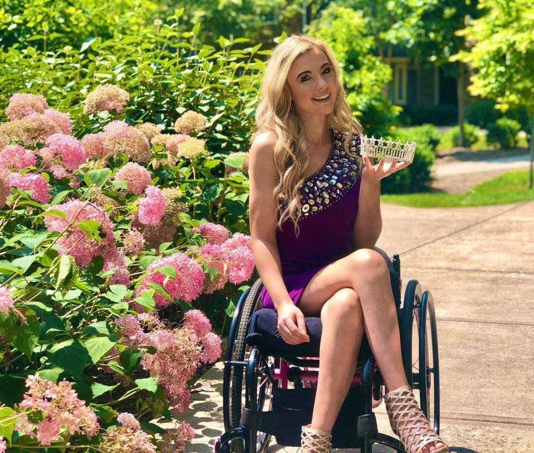 Tham gia các cuộc thi sắc đẹp, cô muốn truyền tải thông điệp tới các cô gái trẻ hãy biết nỗ lực và vượt qua mọi khó khăn trong cuộc sống.