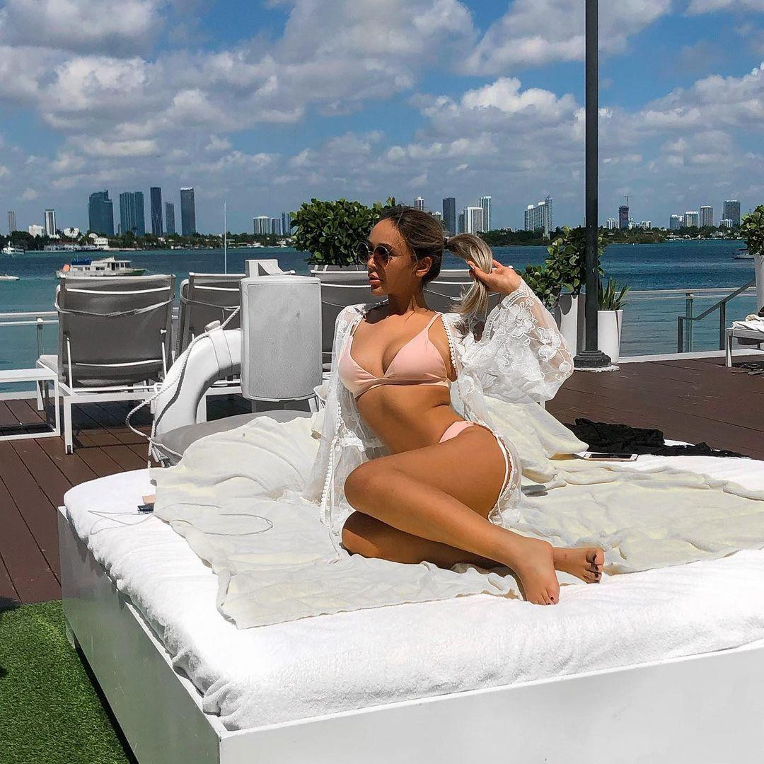 Người đẹp chia sẻ quan niệm về cuộc sống: &quot;Mọi thứ đều có vẻ đẹp tiềm ẩn nhưng không phải ai cũng nhìn thấy nó&quot;.