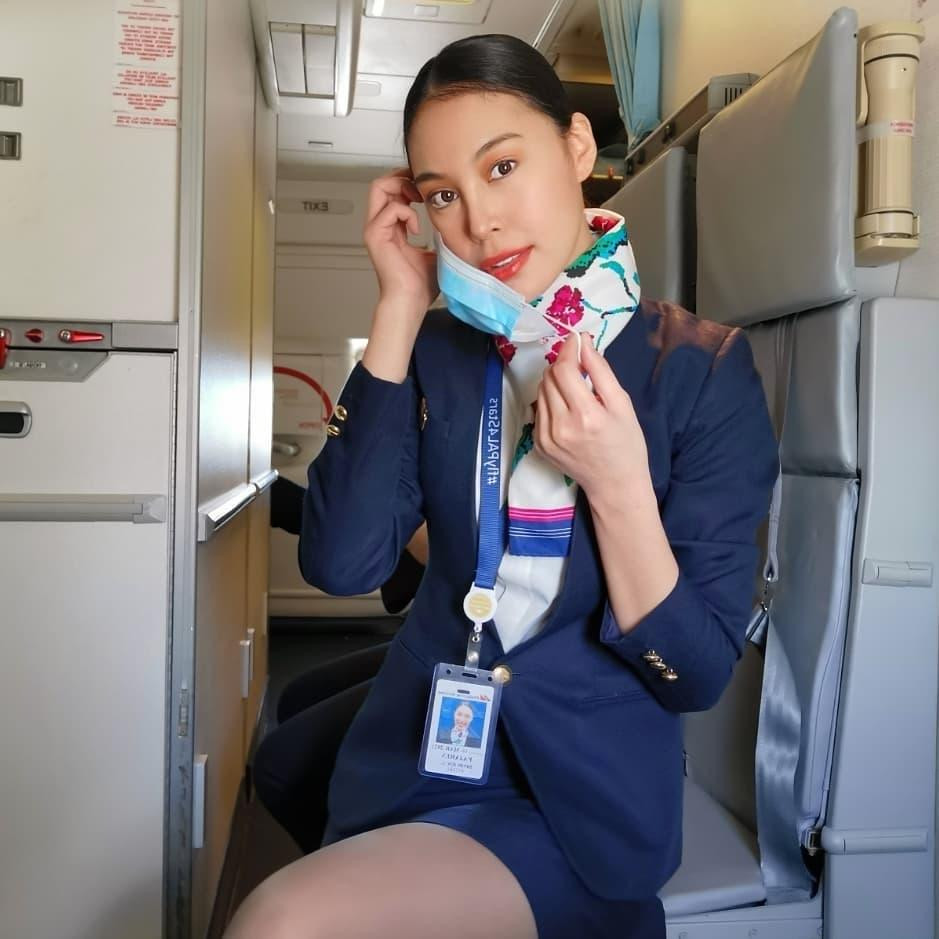 Dindi Pajares đến từ Balanga, Bataan và từng là tiếp viên hàng không của hãng hàng không Philippines.