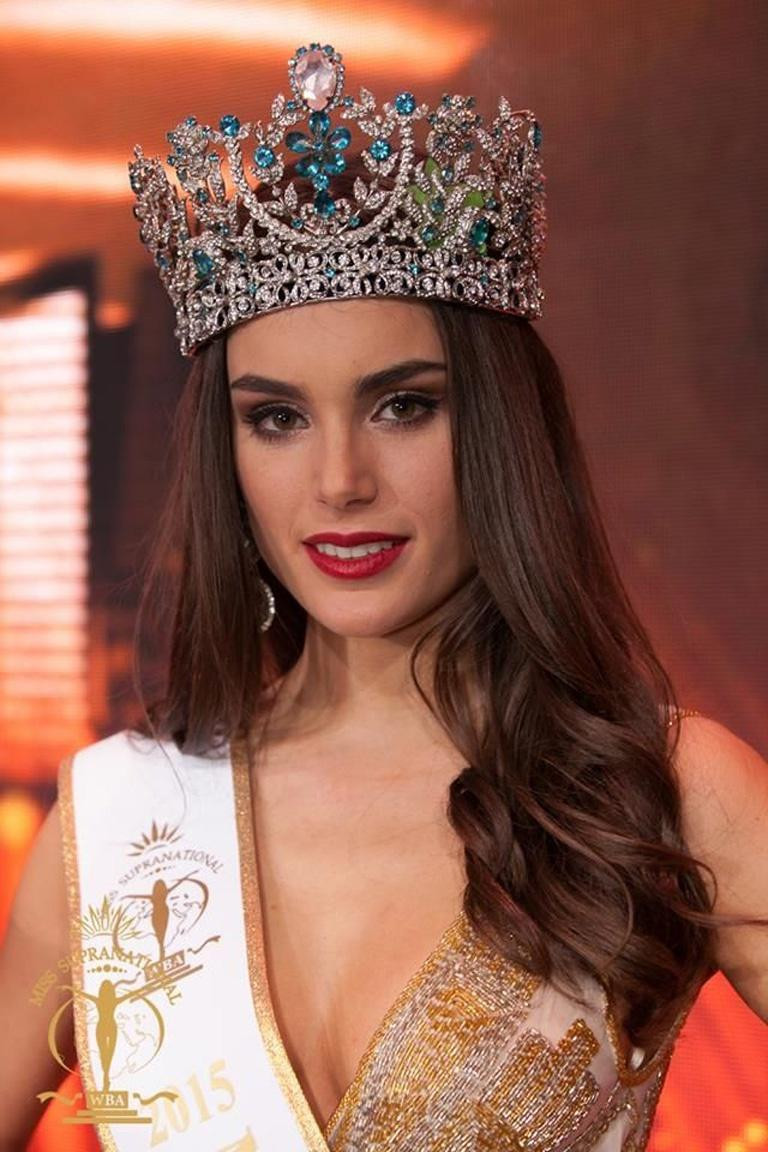 Giành chiến thắng trong cuộc bình chọn Miss Grand Slam 2015 là Hoa hậu Siêu quốc gia 2015 Stephania Stegman đến từ Paraguay. Vẻ đẹp của hoa hậu đến từ Paraguay được đánh giá không kém gì thiên thần nội y của Victoria’s Secret - Alessandra Ambrosio.