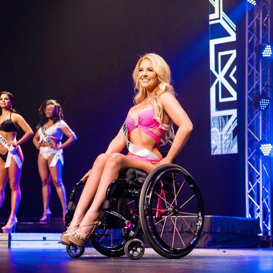 Vụ tai nạn kinh hoàng tưởng chừng đã khiến Delp gục ngã và mất hết cả tương lai, tuy nhiên cô đã vươn lên nghịch cảnh để tập làm quen với chiếc xe lăn.