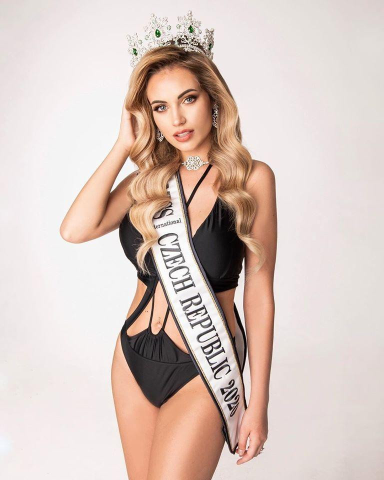 Hoa hậu Quốc tế CH Séc Natálie Kocendová cũng được đánh giá cao tại sân chơi Hoa hậu Quốc tế năm nay. Mỹ nhân 20 tuổi sở hữu nhan sắc vô cùng xinh đẹp và chiều cao 1m74. Cô từng có kinh nghiệm thi thố sắc đẹp khi giành chiến thắng ở cuộc thi Top Model of the Year 2019.