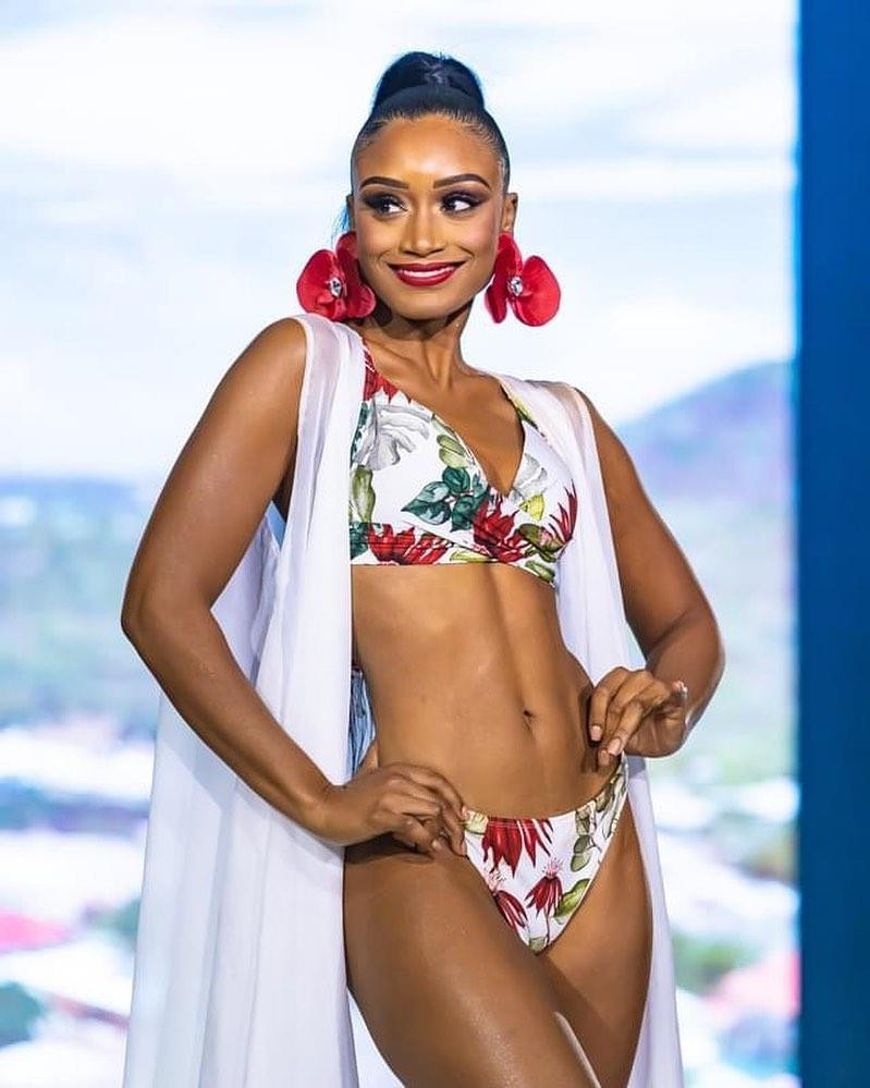 Không chỉ có nhan sắc cá tính, cuốn hút, tân Hoa hậu còn sở hữu những đường cong vô cùng nóng bỏng và quyến rũ.