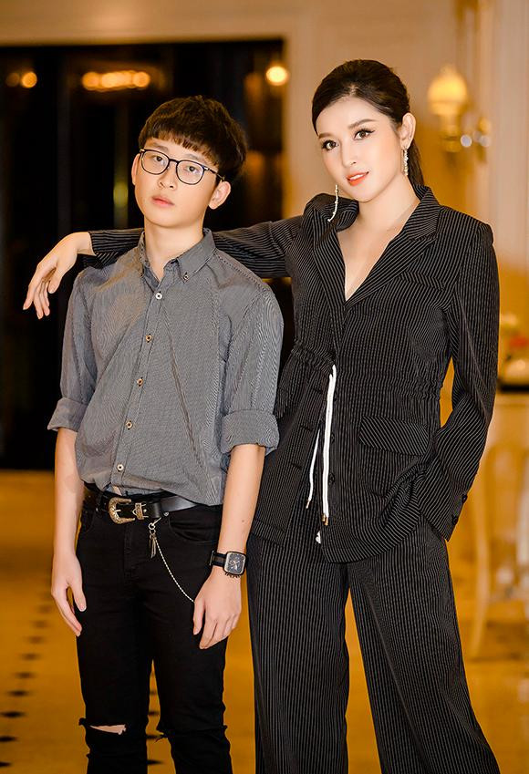 Không chỉ học giỏi, Việt Anh còn có ngoại hình ấn tượng như hotboy.