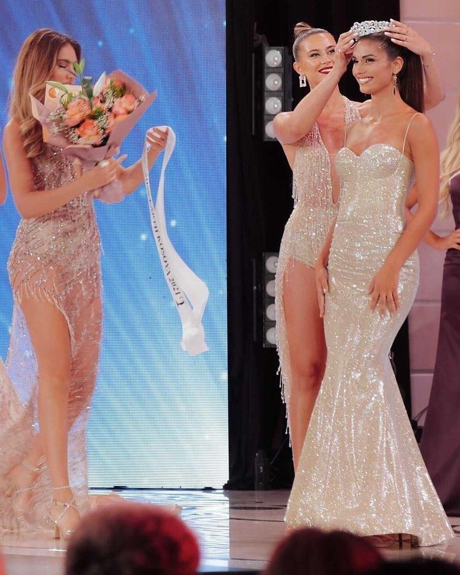 Mới đây, người đẹp Vonesa Alijaj đã được bổ nhiệm trở thành tân Hoa hậu Trái đất Kosovo 2021. Mới đây, người đẹp Vonesa Alijaj đã được bổ nhiệm trở thành tân Hoa hậu Trái đất Kosovo 2021.