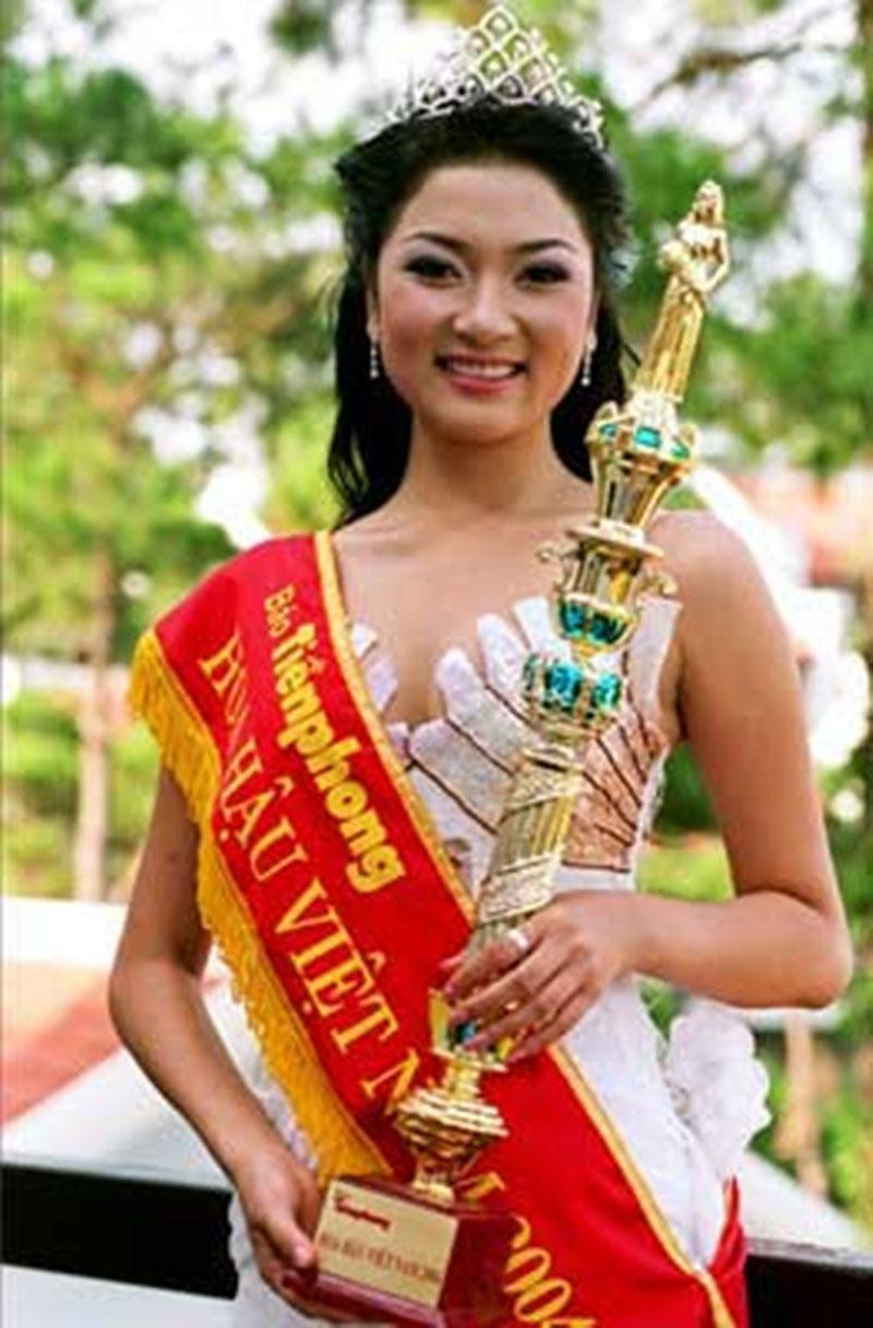 Chung kết cuộc thi Hoa hậu Việt Nam 2004 khi đó kết thúc chỉ cách ngày thi chính thức cuộc thi Miss World 2004 gần 3 tuần - một thời gian quá ngắn cho mọi sự chuẩn bị. Vào thời điểm đó, vì nhiều lý do mà Công ty Elite Việt Nam - đơn vị nắm bản quyền cuộc thi Miss World đã nghĩ đến phương án có thể sẽ không có đại diện Việt Nam tại cuộc thi Hoa hậu thế giới năm 2004.