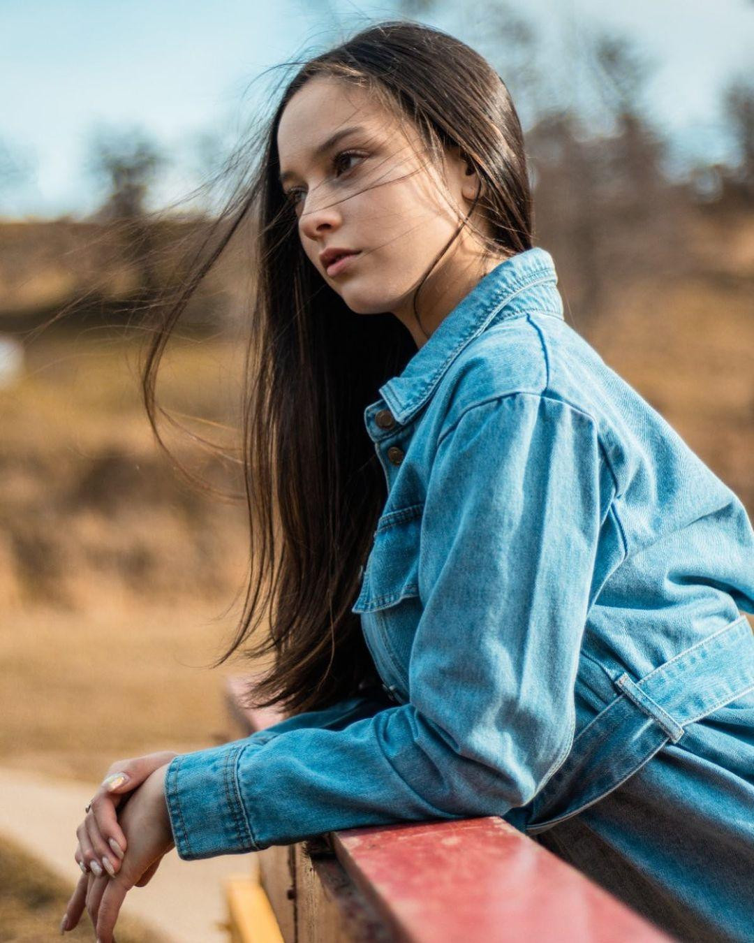 Cô đang điều hành một dự án nhân ái mang tên ‘Heart Australes’, là một hiệp hội có sự tham gia của nhiều thanh niên và trẻ em nhằm giúp đỡ những người lớn tuổi.