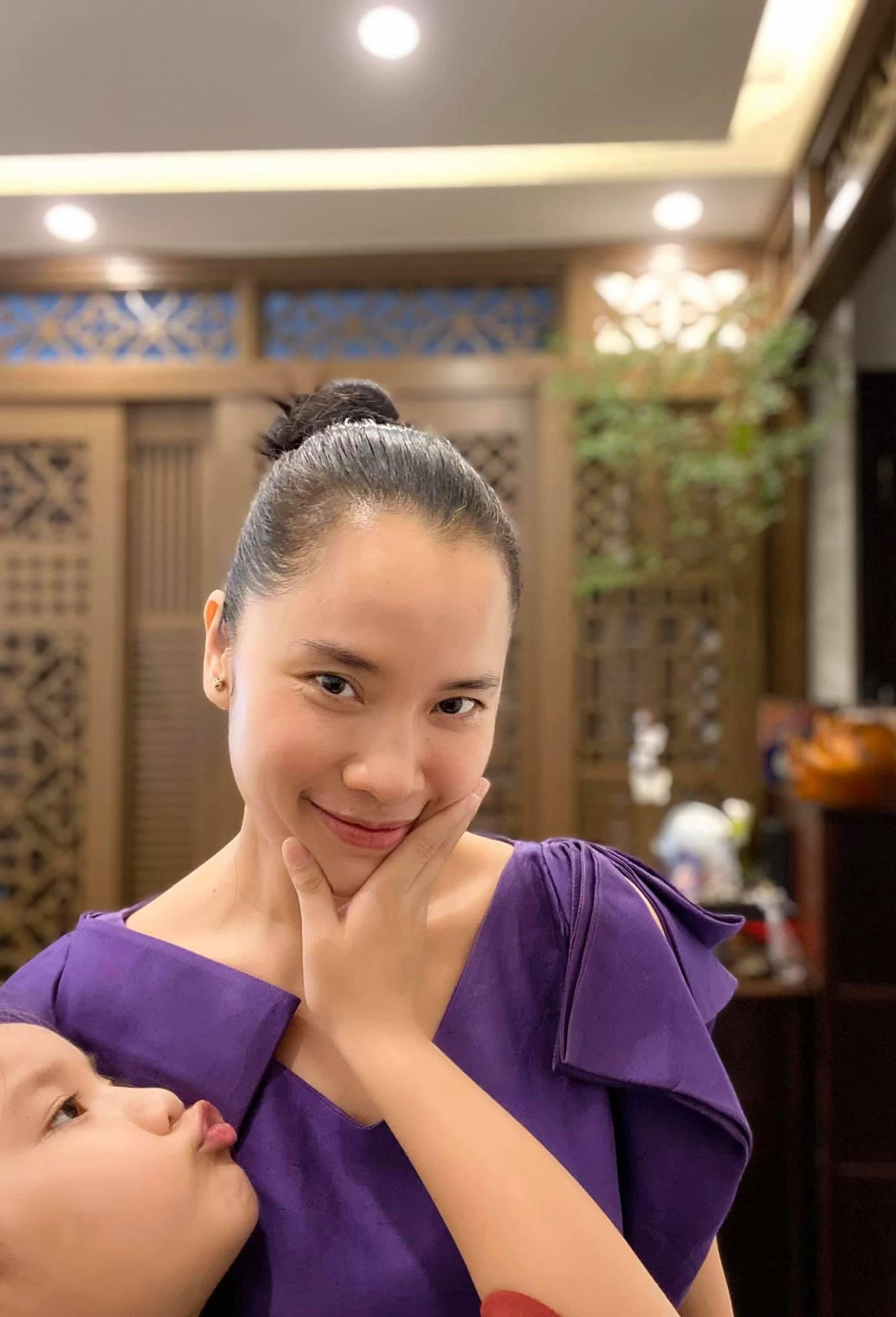 Mặc dù đã bước sang tuổi 42 nhưng Á hậu Ngô Thuý Hà vẫn giữ được nhan sắc vô cùng trẻ trung và xinh đẹp.