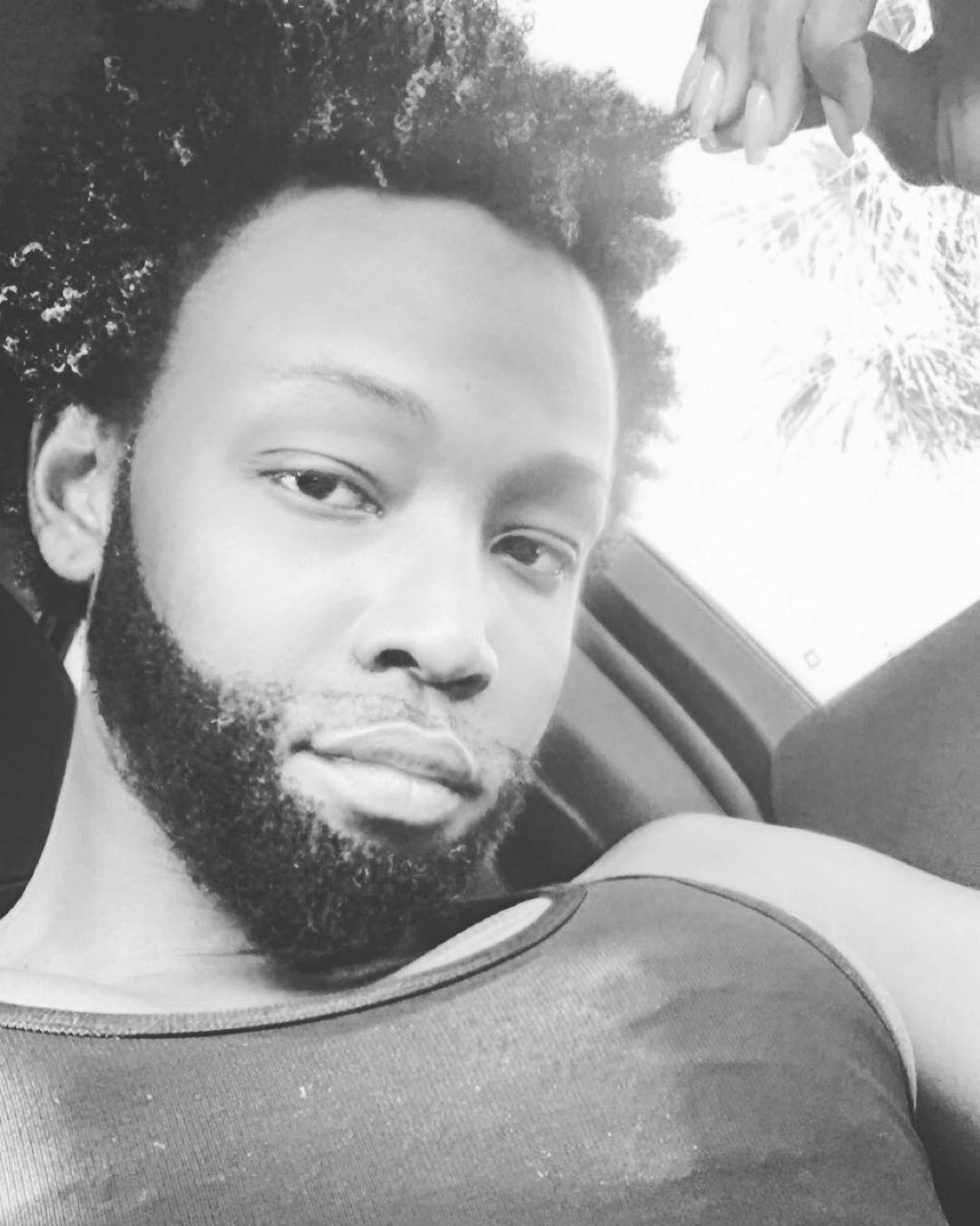 Gần đây người đẹp cũng gây sốc khi thường xuyên xuất hiện với bộ dạng nam tính khi không trang điểm, để tóc ngắn và để râu. Gần đây người đẹp cũng gây sốc khi thường xuyên xuất hiện với bộ dạng nam tính khi không trang điểm, để tóc ngắn và để râu.