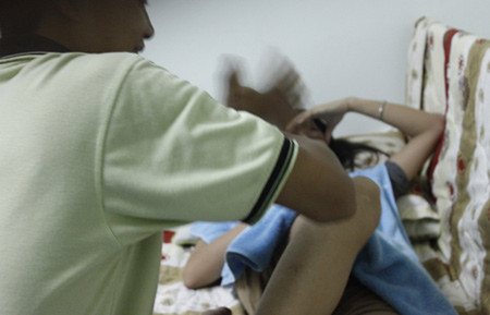 Mặt trái của dịch vụ mát-xa đem lại những hệ lụy khôn lường. Ảnh: Thái An