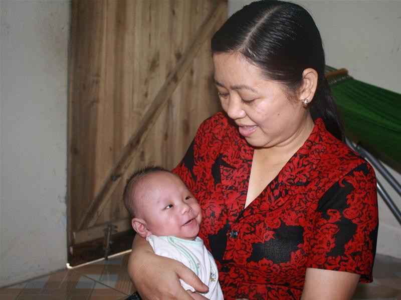 Chị Dương Thị Lạc và Nghé trong căn nhà trọ