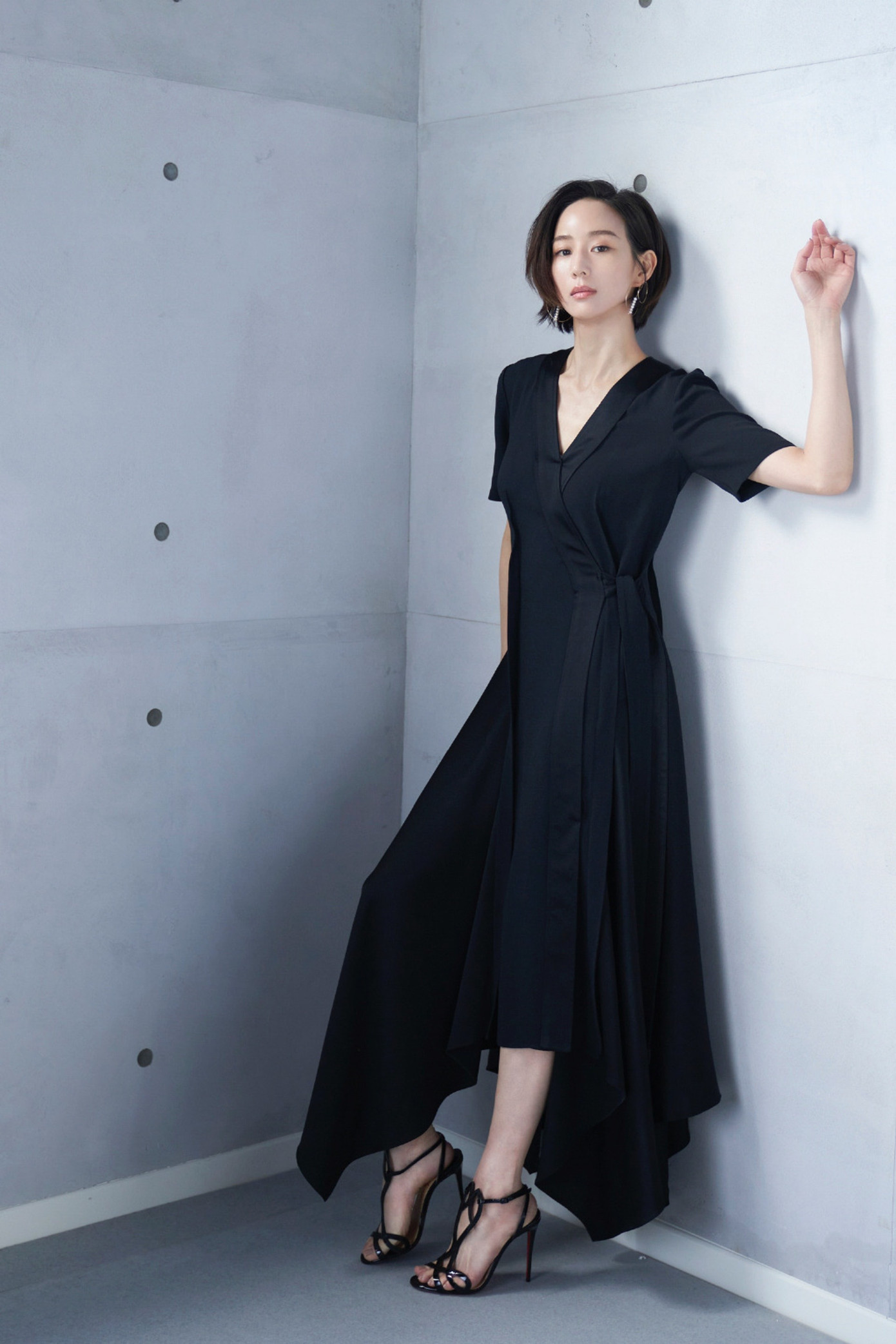 Hạng 9 thuộc về nữ diễn viên Trương Quân Ninh. Ngôi sao Võ Mị Nương truyền kỳ sở hữu vẻ đẹp thông minh, đài các, dù đã 41 tuổi vẫn không sụt giảm. Ngay cả trong những khoảnh khắc ít son phấn, cô vẫn cuốn hút nhờ đường nét thanh tú và làn da mịn màng. Cô được người hâm mộ ca ngợi là “Đệ nhất khí chất mỹ nhân Đài Loan". Hạng 9 thuộc về nữ diễn viên Trương Quân Ninh. Ngôi sao Võ Mị Nương truyền kỳ sở hữu vẻ đẹp thông minh, đài các, dù đã 41 tuổi vẫn không sụt giảm. Ngay cả trong những khoảnh khắc ít son phấn, cô vẫn cuốn hút nhờ đường nét thanh tú và làn da mịn màng. Cô được người hâm mộ ca ngợi là “Đệ nhất khí chất mỹ nhân Đài Loan".