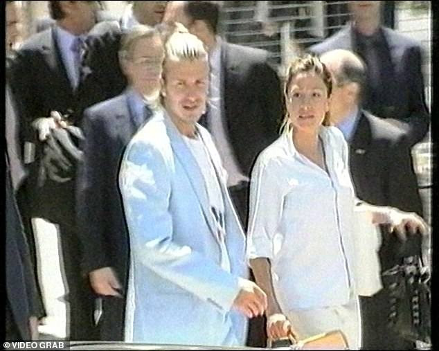 David Beckham đi cùng Rebecca Loos ở Tây Ban Nha. Ảnh: Video Grab.