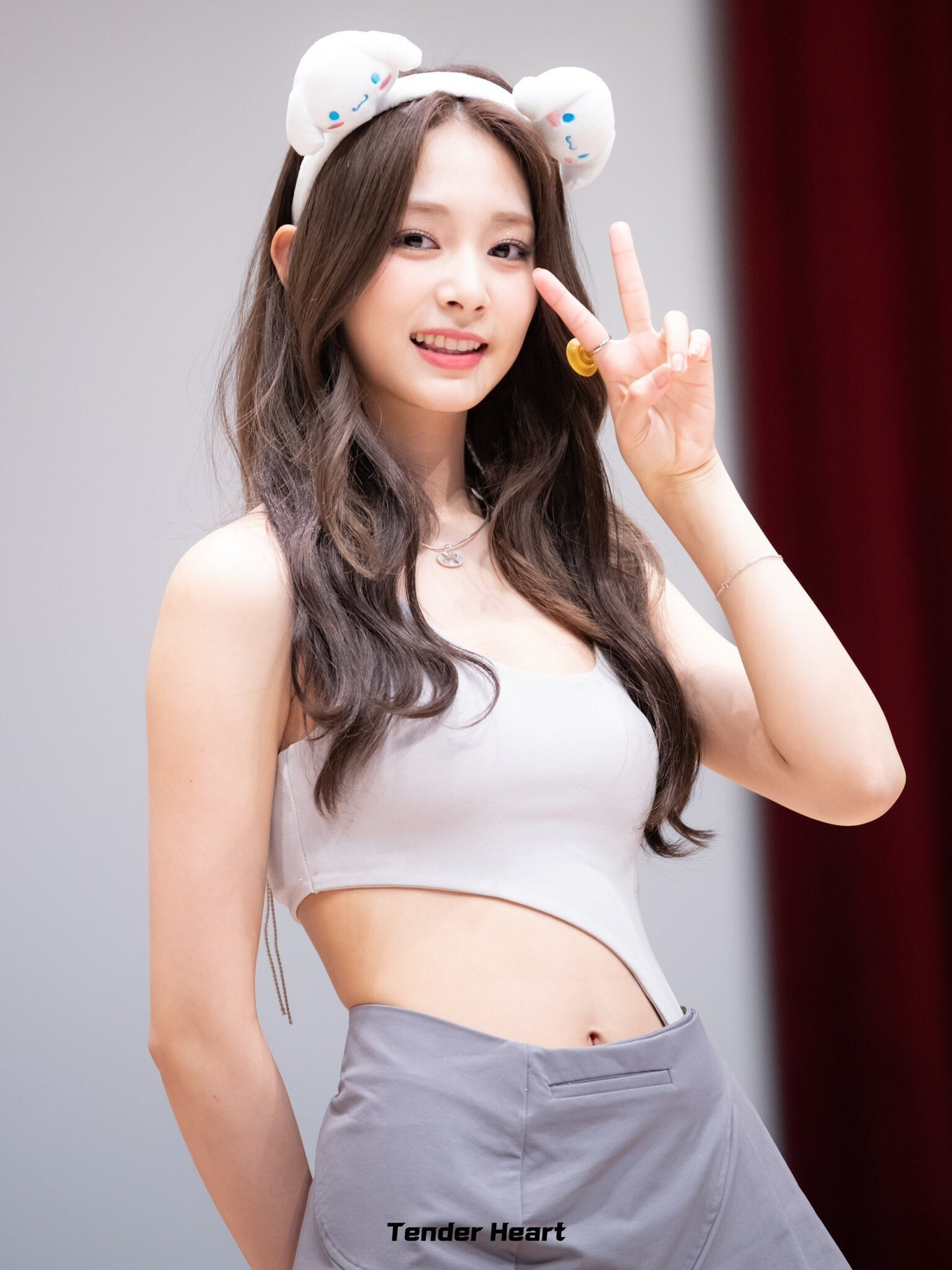 Người đánh bại huyền thoại Lâm Chí Linh là Tzuyu (Chu Tử Du). Cô sinh năm 1999, là thành viên nhóm nhạc nữ Kpop nổi tiếng Twice. Tsai Aga nhận định dù Lâm Chí Linh được kỳ vọng cao hơn, nhưng kết quả cuối cùng cho thấy mọi người có xu hướng thích người trẻ tuổi, vẻ đẹp mang hơi thở thanh xuân. Hơn thế, Tzuyu từng được bình chọn là Gương mặt đẹp nhất thế giới năm 2019. Người đánh bại huyền thoại Lâm Chí Linh là Tzuyu (Chu Tử Du). Cô sinh năm 1999, là thành viên nhóm nhạc nữ Kpop nổi tiếng Twice. Tsai Aga nhận định dù Lâm Chí Linh được kỳ vọng cao hơn, nhưng kết quả cuối cùng cho thấy mọi người có xu hướng thích người trẻ tuổi, vẻ đẹp mang hơi thở thanh xuân. Hơn thế, Tzuyu từng được bình chọn là Gương mặt đẹp nhất thế giới năm 2019.