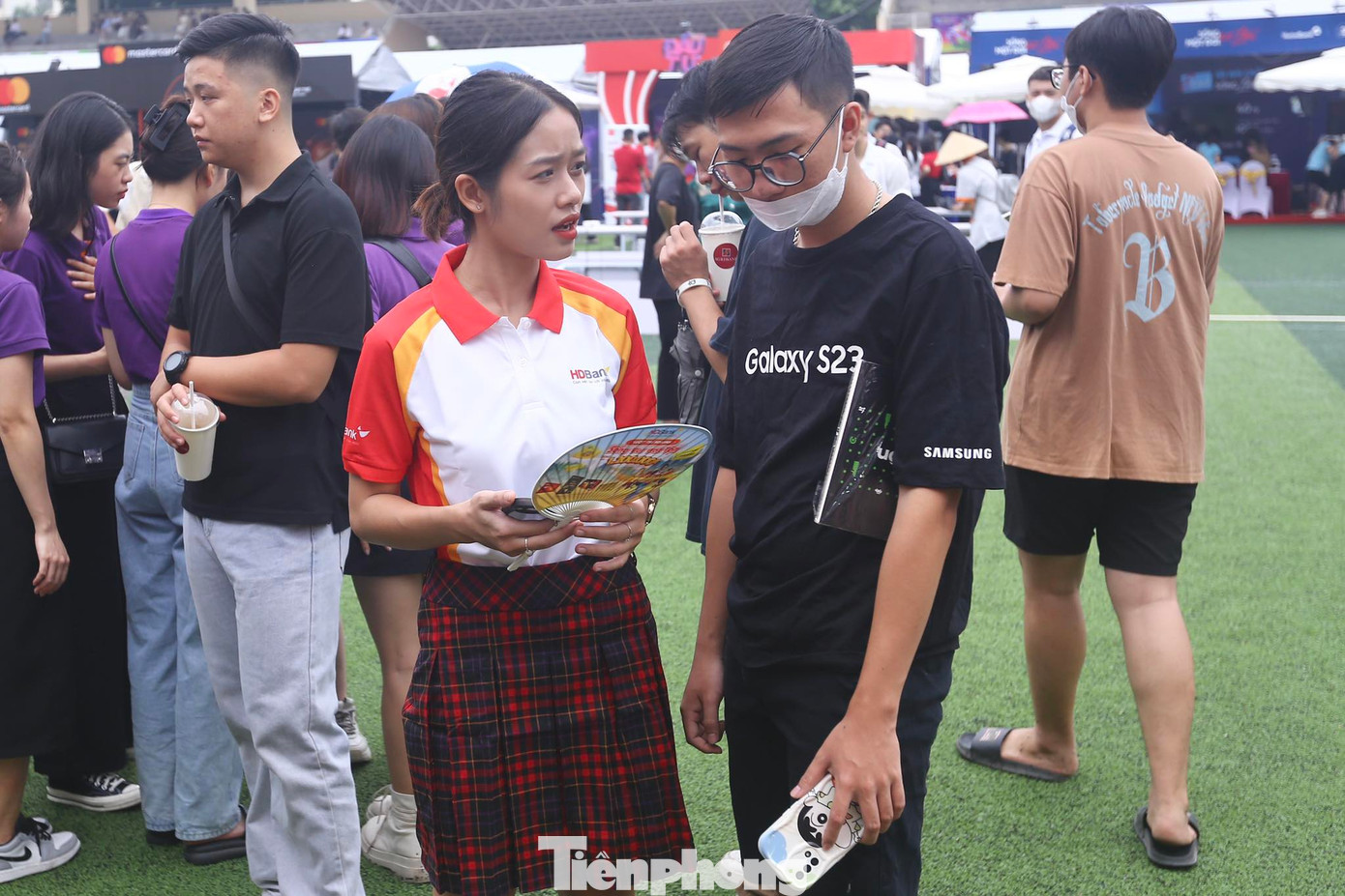 Tại Sóng Festival năm nay, HD Bank mang đến ba loại thẻ bao gồm thẻ tín dụng HD Bank Vietjet, siêu thẻ 4 trong 1 kết hợp giữa ngân hàng và Petrolimex, cuối cùng là thẻ tín dụng sinh viên BFF.