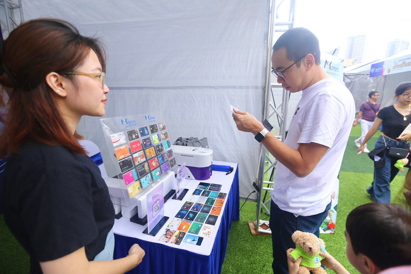 Một trong những chương trình mới của MK Smart là giới thiệu các xu hướng thanh toán mới và giải pháp bảo mật giao dịch sử dụng thẻ căn cước công dân gắn chip.