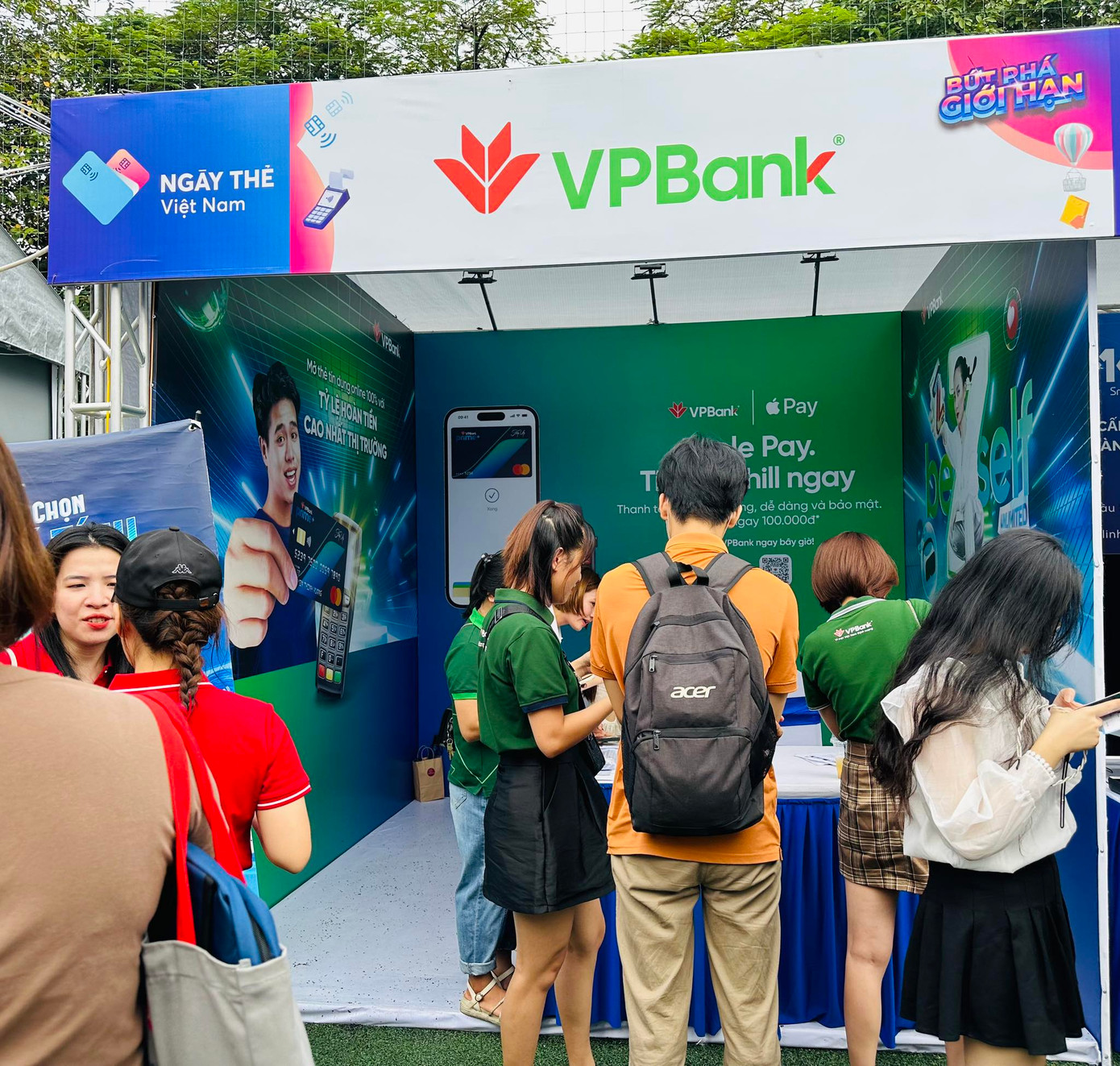 Mở thẻ VPBank ngay tại Ngày thẻ Việt Nam 2023 - Sóng Festival, khách hàng nhận được chiếc ví da xinh xắn và 30.000 đồng.