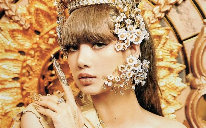 Lisa quảng bá văn hóa Thái Lan trong Lalisa.