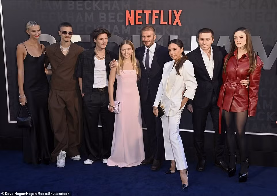 Gia đình Beckham dự buổi ra mắt phim tài liệu Beckham vào ngày 3/10. Ảnh: Shutterstock. Gia đình Beckham dự buổi ra mắt phim tài liệu Beckham vào ngày 3/10. Ảnh: Shutterstock.
