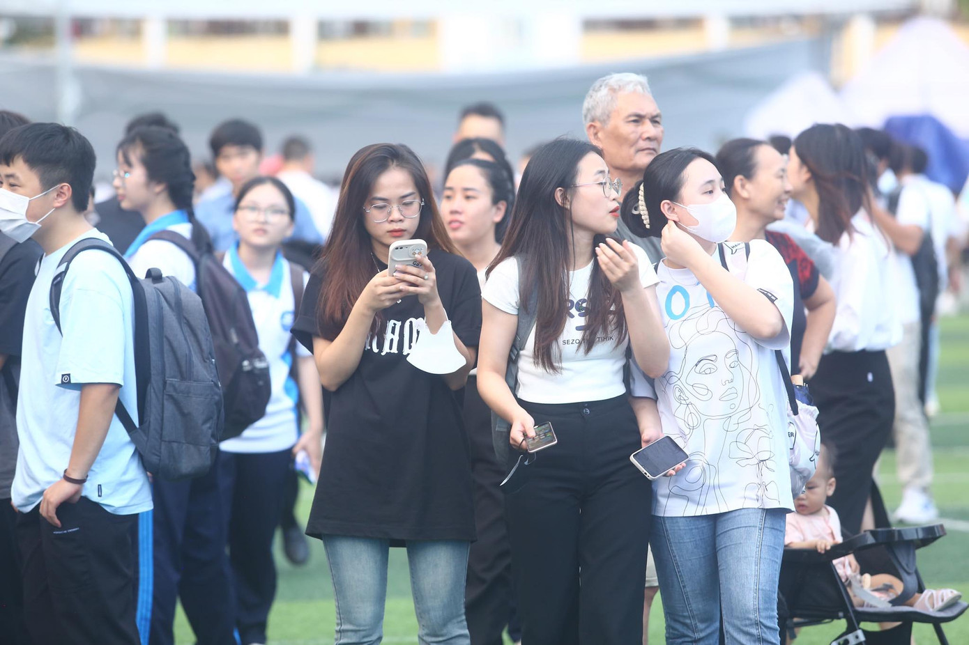 Dù phải đến 18h cùng ngày mới chính thức khai mạc, sự kiện bắt đầu thu hút đông đảo bạn trẻ đến trải nghiệm.