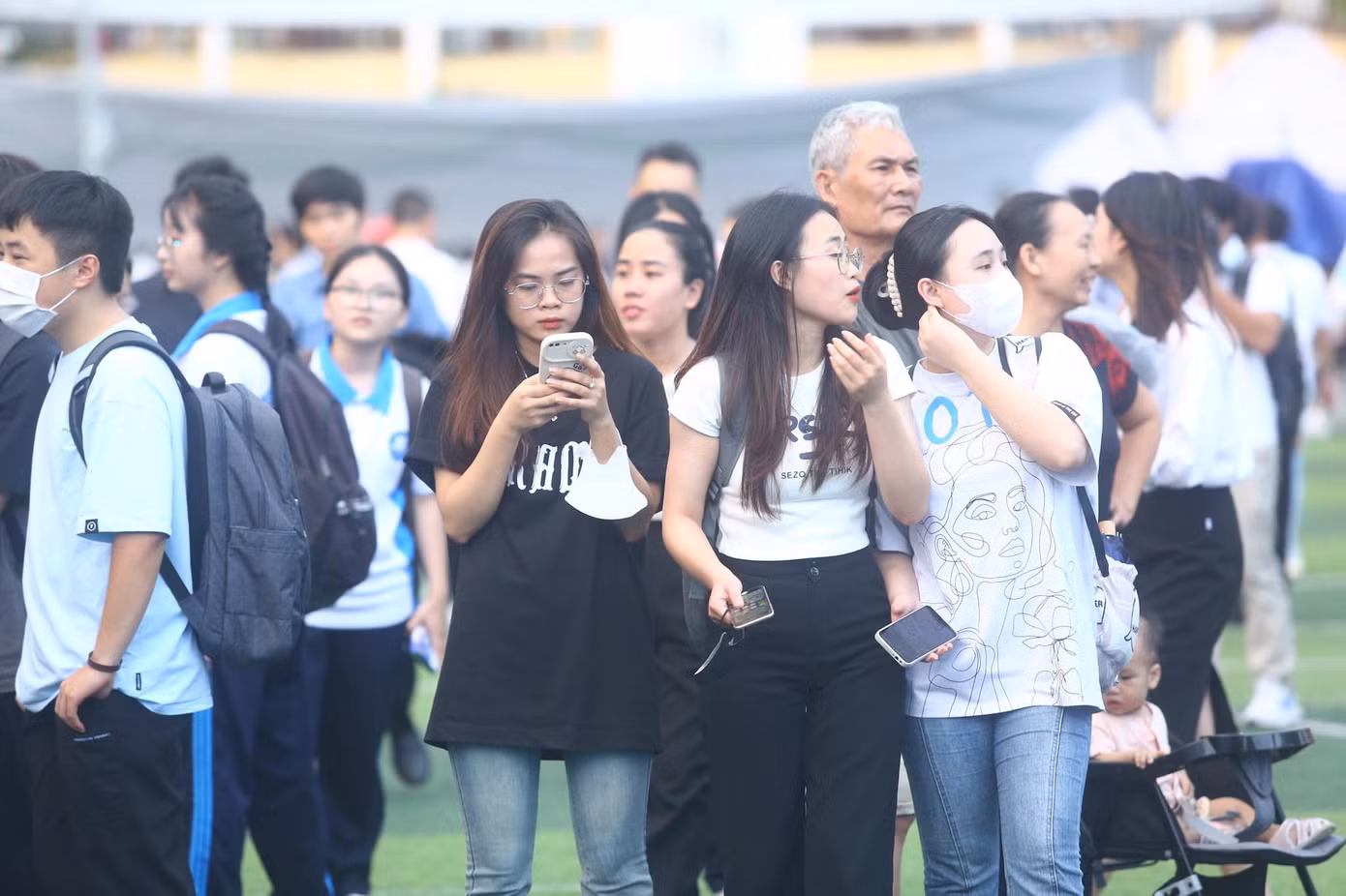 Dù phải đến 18h cùng ngày mới chính thức khai mạc, sự kiện bắt đầu thu hút đông đảo bạn trẻ đến trải nghiệm.