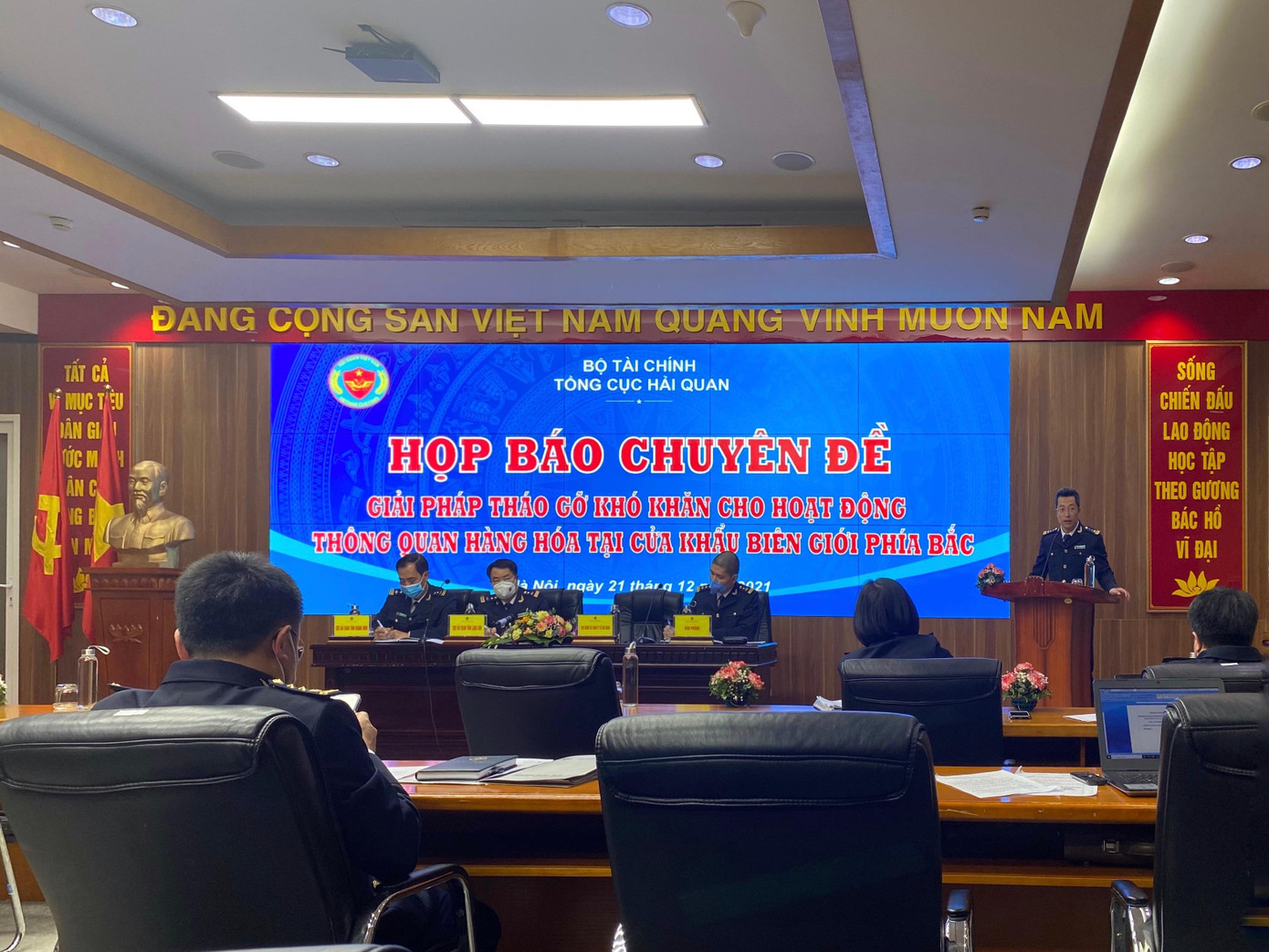 Tổng cục Hải quan cho biết, tính đến sáng 21/12, tại Lạng Sơn, tổng lượng xe tồn tại 3 khu vực cửa khẩu Hữu Nghị, Tân Thanh, Chi Ma là 4.461 xe