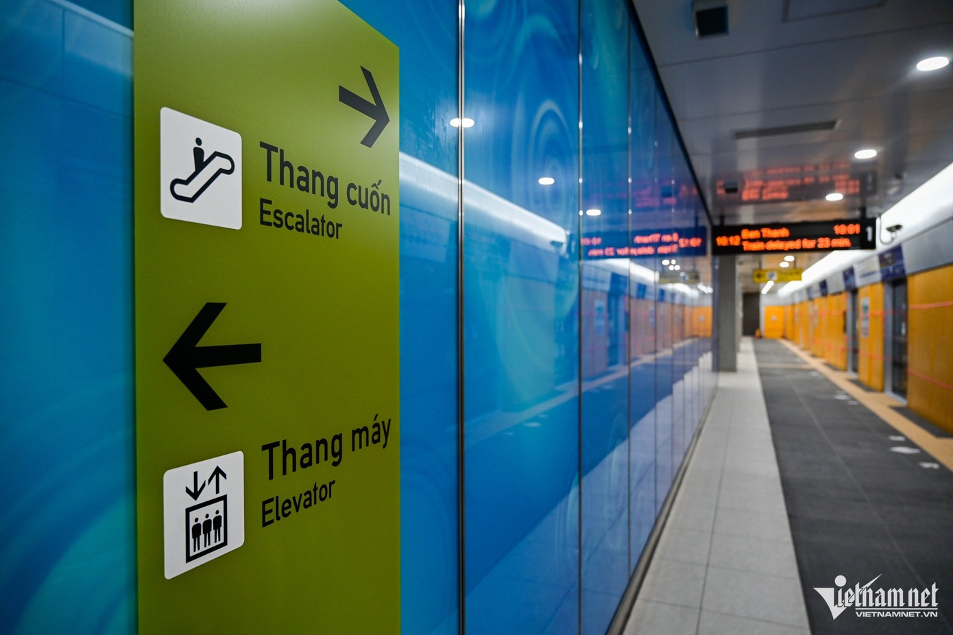 Cả 3 ga ngầm (Bến Thành, Nhà hát thành phố, Ba Son) đã được hoàn thiện, sẵn sàng cho ngày đoàn tàu vận hành thương mại. Các ga này được chia thành nhiều khu như: phòng bán và điều chỉnh vé, giám sát an ninh, làm việc của nhân viên nhà ga, khu nhà vệ sinh... Đáng chú ý là có cả phòng hỗ trợ y tế.