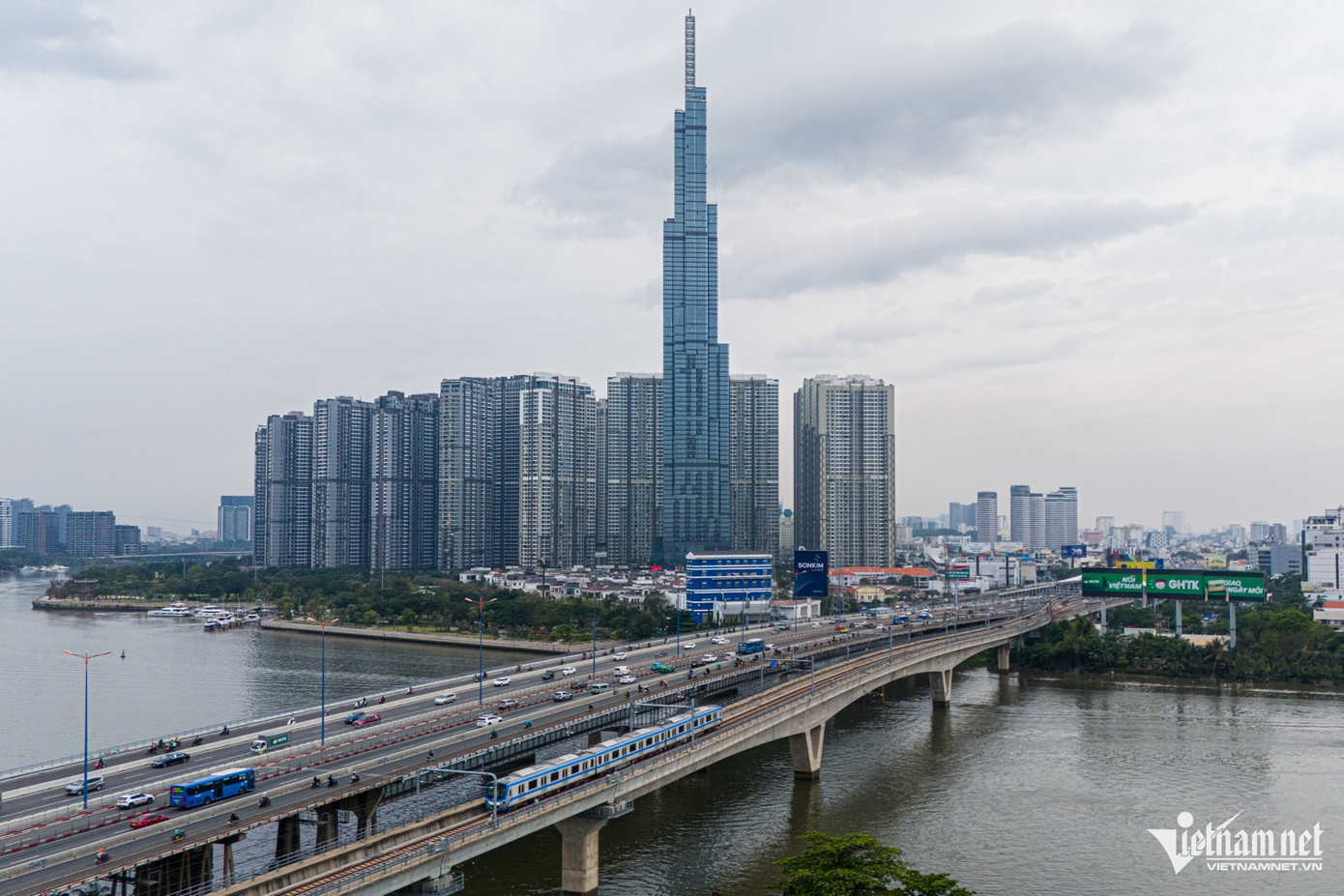 Trước khi chạy chính thức vào ngày 22/12, có 200 chuyến tàu tuyến metro số 1 (Bến Thành - Suối Tiên) chạy thử mỗi ngày để đánh giá hệ thống kỹ thuật, khả năng hoạt động của đoàn tàu, sự phối hợp giữa các bộ phận vận hành và tính nhuần nhuyễn trong xử lý tình huống thực tế.