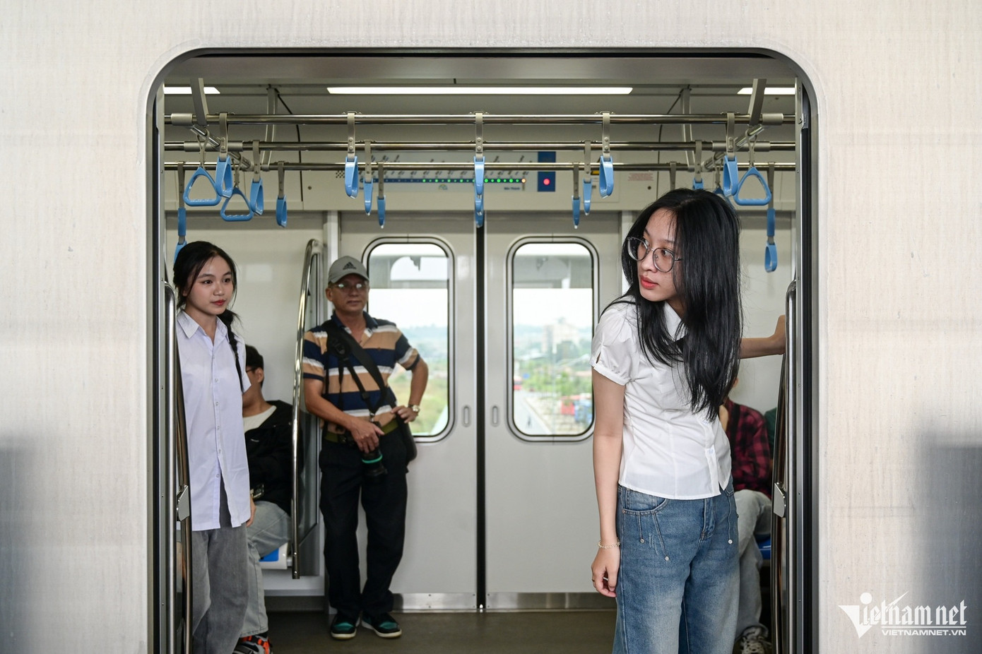 Tuyến metro số 1 dài gần 20km, đi qua 11 ga trên cao và 3 ga ngầm.