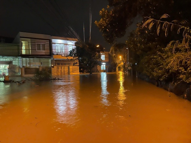 Nước ngập mênh mông