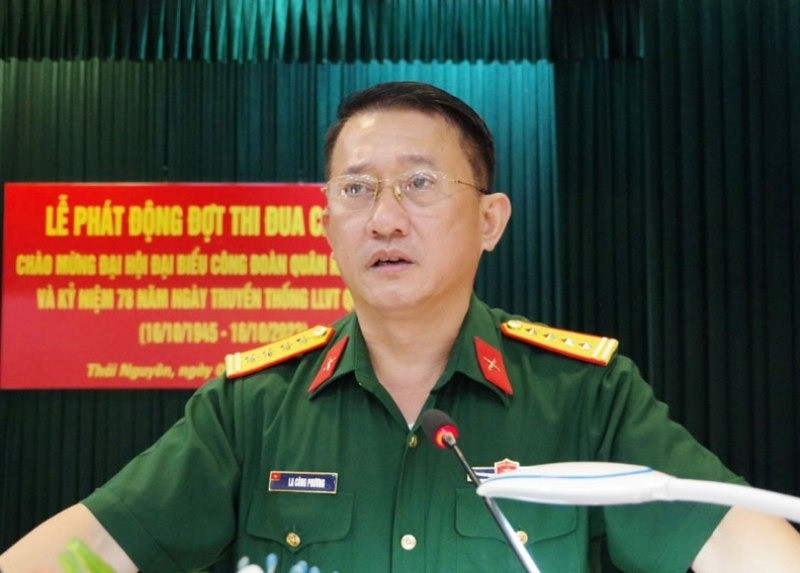 Thiếu tướng La Công Phương, tân Chính ủy Quân khu 1. Thiếu tướng La Công Phương, tân Chính ủy Quân khu 1.