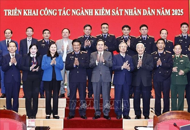 Chủ tịch Quốc hội Trần Thanh Mẫn với đại biểu. Ảnh: Doãn Tấn/TTXVN Chủ tịch Quốc hội Trần Thanh Mẫn với đại biểu. Ảnh: Doãn Tấn/TTXVN