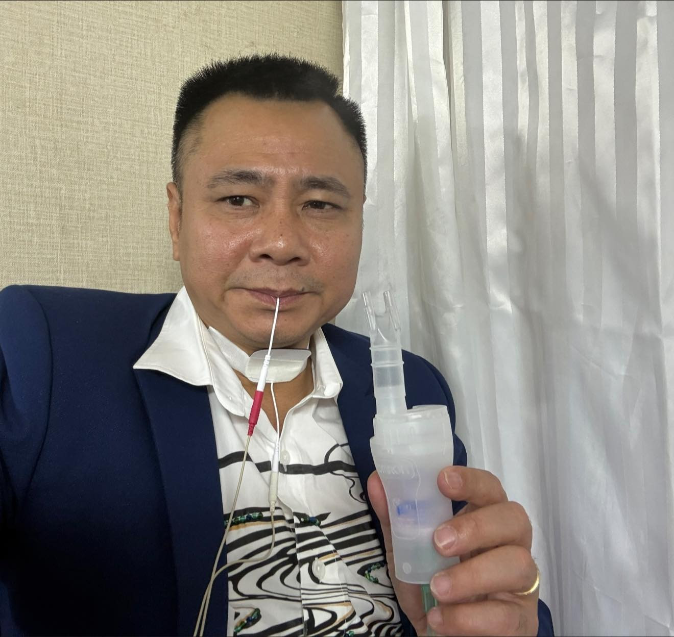 NSND Tự Long gặp vấn đề sức khỏe sau khi cùng các anh tài đốt nóng Hưng Yên. Ảnh: FBNV. NSND Tự Long gặp vấn đề sức khỏe sau khi cùng các anh tài đốt nóng Hưng Yên. Ảnh: FBNV.