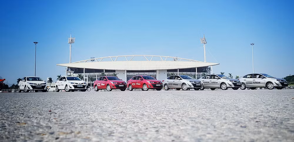 Bất ngờ gặp dàn Toyota Vios 2018 trẻ trung trên phố Hà Nội ảnh 1