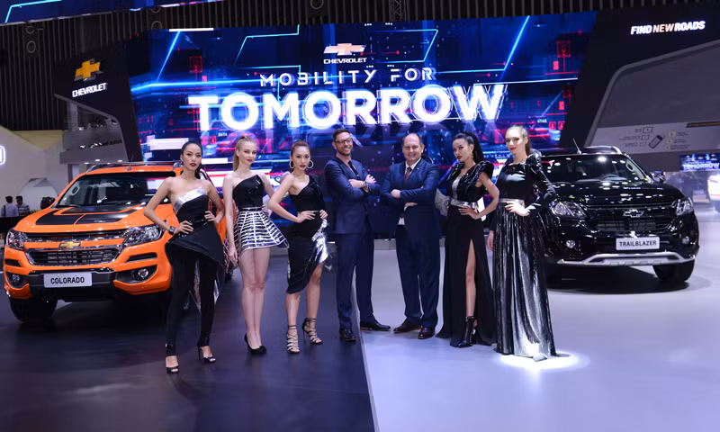 Dàn người mẫu khoe sắc bên xe Chevrolet ở VMS 2018 ảnh 2
