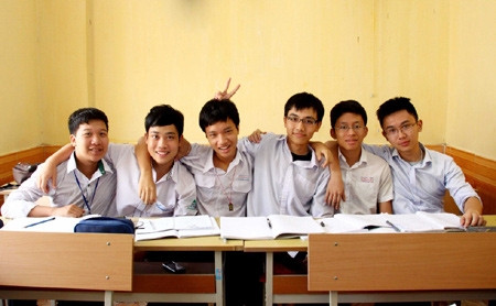 Đoàn học sinh thi Olympic Toán học quốc tế năm nay đoạt được 3 huy chương Vàng, 3 huy chương Bạc . Đoàn học sinh thi Olympic Toán học quốc tế năm nay đoạt được 3 huy chương Vàng, 3 huy chương Bạc