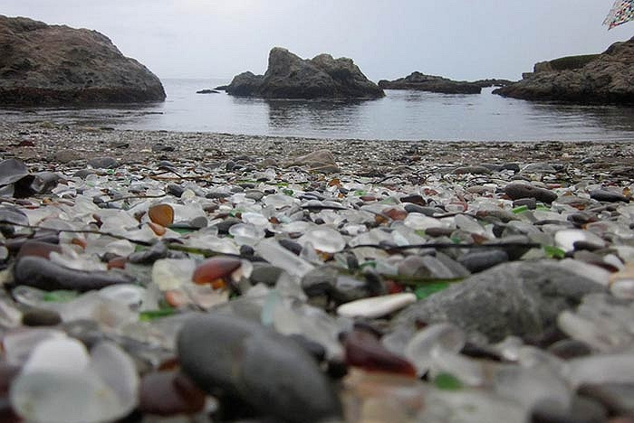 Bên ngoài khu vực Fort Bragg ở California có một nơi tuyệt đẹp được gọi là Bãi biển thủy tinh