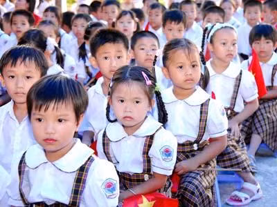 Học sinh lớp 1 trong ngày khai giảng năm học mới