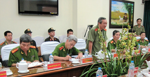 Thiếu tướng Nguyễn Chí Thành, Giám đốc Công an TPHCM báo cáo kết quả sơ kết kế hoạch trấn áp tội phạm