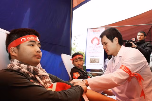 Đã có hàng nghìn sinh viên hiến máu trong Ngày hội “Chủ Nhật Đỏ” do báo Tiền Phong tổ chức. Đã có hàng nghìn sinh viên hiến máu trong Ngày hội “Chủ Nhật Đỏ” do báo Tiền Phong tổ chức
