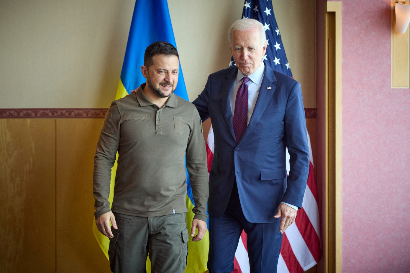 Tổng thống Mỹ Biden và Tổng thống Ukraine Zelensky gặp nhau tại Hội nghị thượng đỉnh G7 ở Nhật Bản hồi tháng 5. Ảnh: Reuters Tổng thống Mỹ Biden và Tổng thống Ukraine Zelensky gặp nhau tại Hội nghị thượng đỉnh G7 ở Nhật Bản hồi tháng 5. Ảnh: Reuters