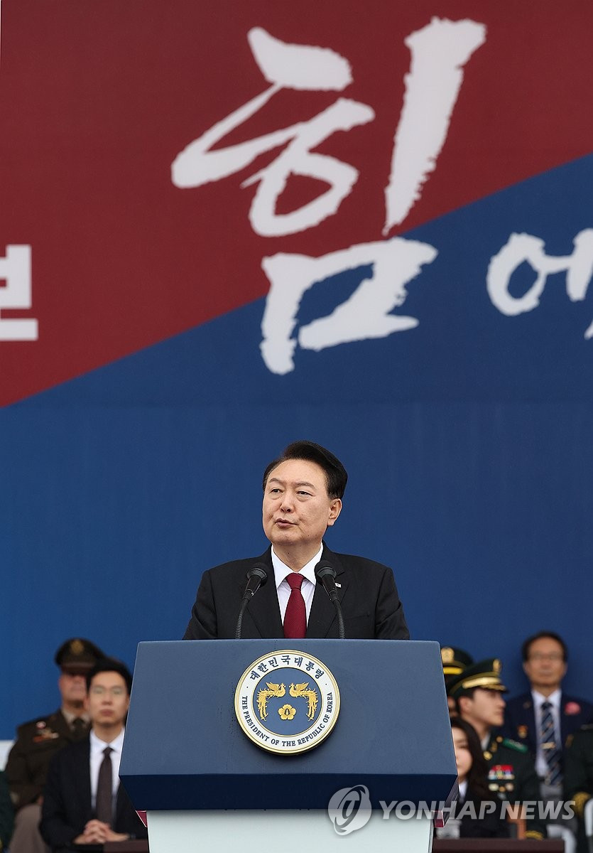 “Nếu Triều Tiên sử dụng vũ khí hạt nhân, chế độ của họ sẽ chấm dứt bởi phản ứng áp đảo từ liên minh Hàn - Mỹ”, ông Yoon nói. Ảnh: Yonhap “Nếu Triều Tiên sử dụng vũ khí hạt nhân, chế độ của họ sẽ chấm dứt bởi phản ứng áp đảo từ liên minh Hàn - Mỹ”, ông Yoon nói. Ảnh: Yonhap