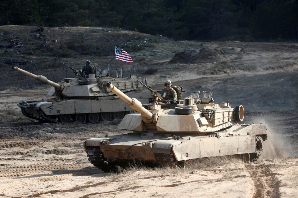 Xe tăng M1A1 Abrams. Ảnh: Reuters Xe tăng M1A1 Abrams. Ảnh: Reuters