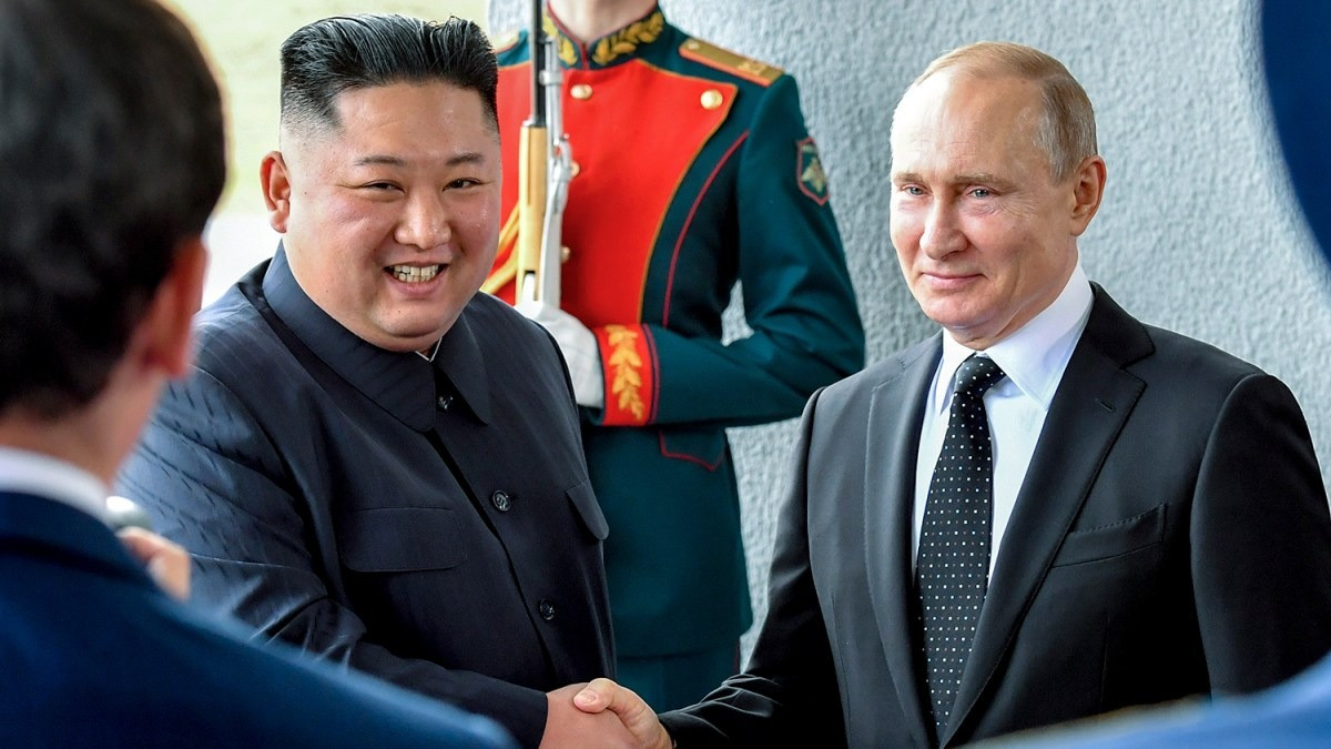 Tổng thống Nga Vladimir Putin gặp Chủ tịch Triều Tiên Kim Jong-un năm 2019. Ảnh: AP