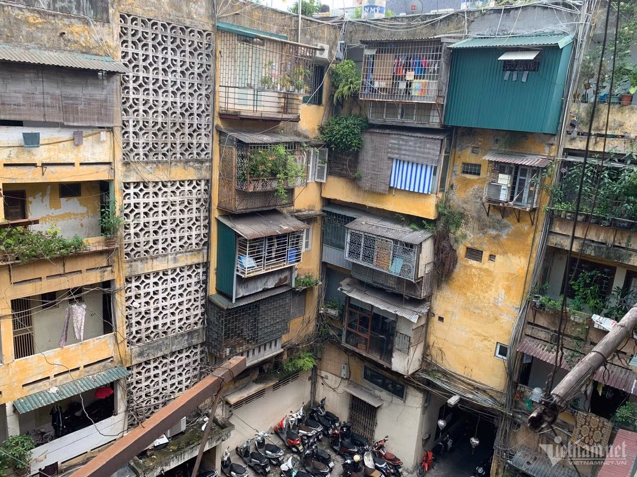 Căn hộ tại các khu tập thể cũ tại các quận nội đô ở Hà Nội có giá bán dao động 50 - 80 triệu đồng/m2, thậm chí lên tới 100 triệu đồng/m2. (Ảnh: Nguyễn Lê). Căn hộ tại các khu tập thể cũ tại các quận nội đô ở Hà Nội có giá bán dao động 50 - 80 triệu đồng/m2, thậm chí lên tới 100 triệu đồng/m2. (Ảnh: Nguyễn Lê).