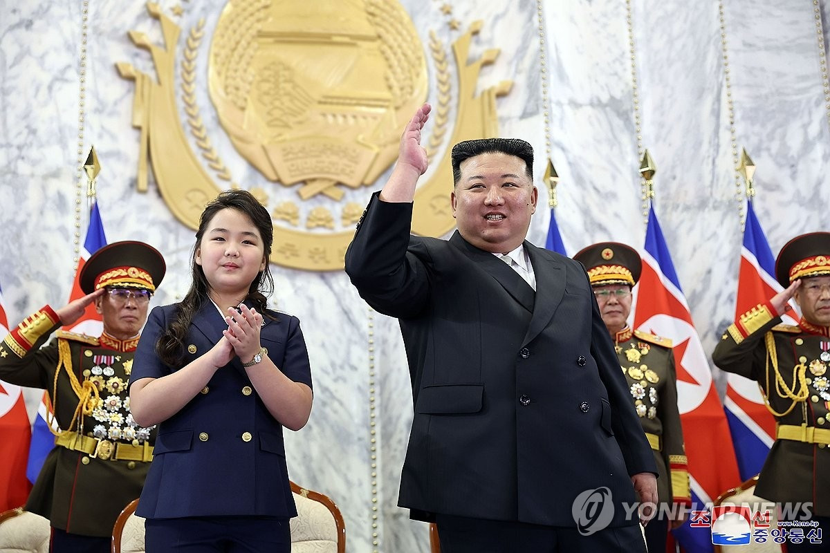 Ông Kim và con gái. Ảnh: Yonhap Ông Kim và con gái. Ảnh: Yonhap