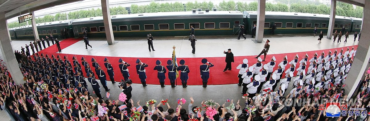 Lễ tiễn ông Kim Jong-un tại ga Bình Nhưỡng. Ảnh: Yonhap